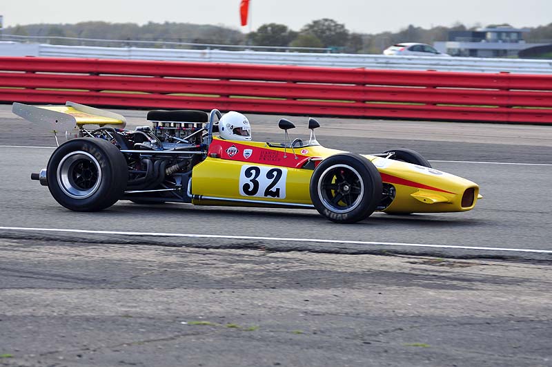 Lola T142