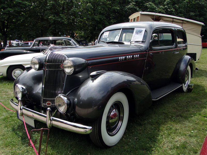 Oldsmobile L-36 Sedan