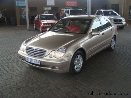 Mercedes-Benz C 180K Classic Sedan