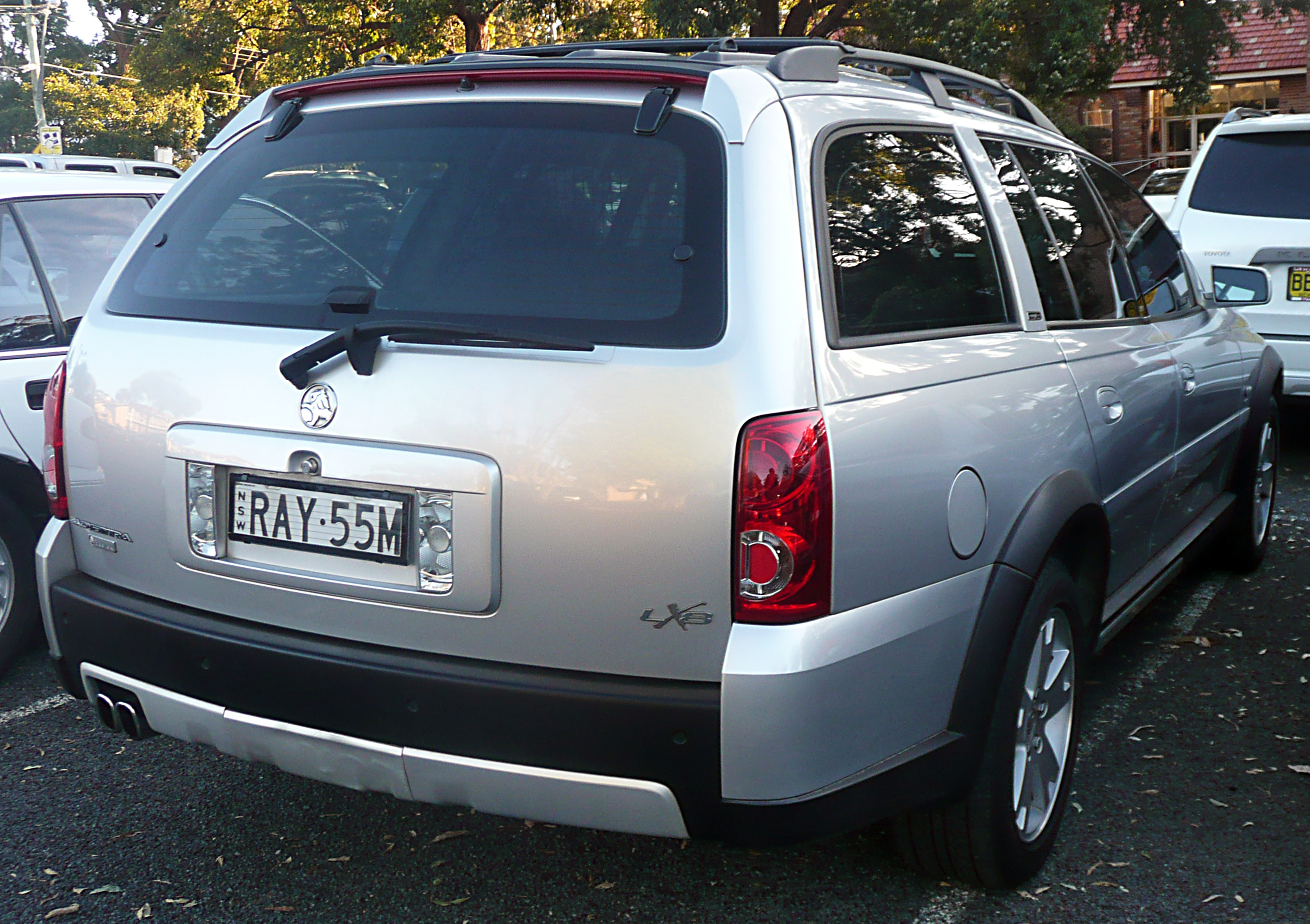 Holden Adventra LX8