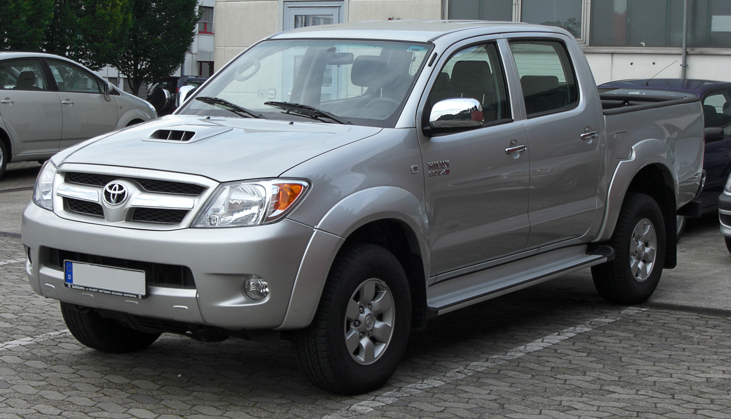 Toyota Hilux DLX 24 Crew Cab 4x4