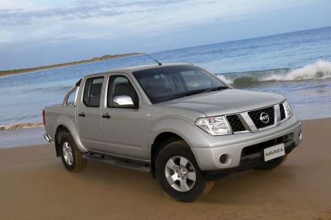 Nissan Navara SE 25 Di Crew Cab 4x4 Nissan Navara SE 25 Di Crew Cab 4x4