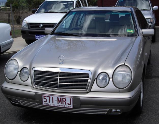 Mercedes-Benz E240