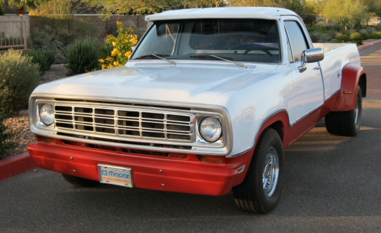 Dodge D-200 pickup