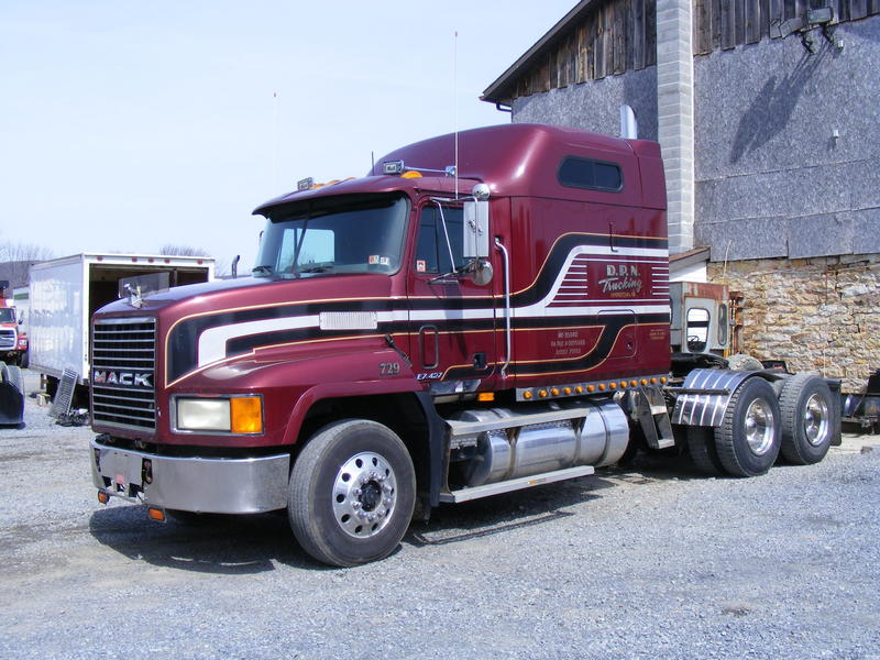 Mack CL700