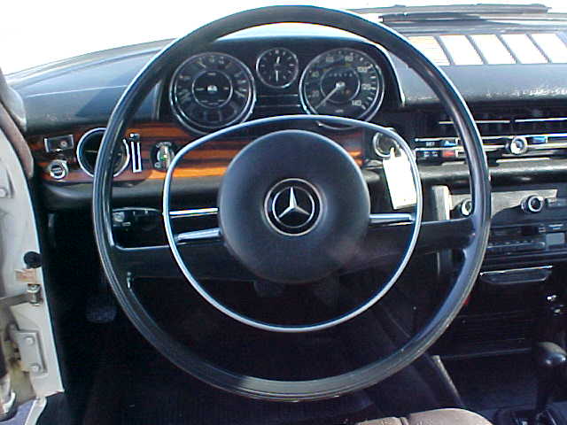 Mercedes-Benz 250 Sedan