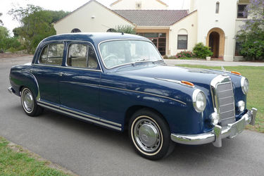 Mercedes-Benz 220 S Sedan