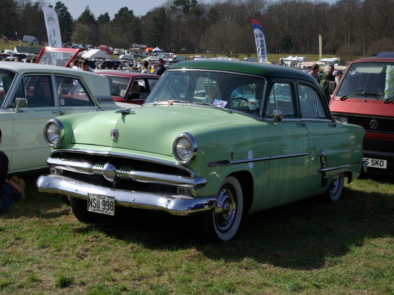 Ford Customline sedan