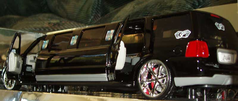 Lincoln Navigator Limo V8