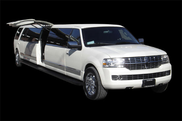 Lincoln Navigator Limo V8