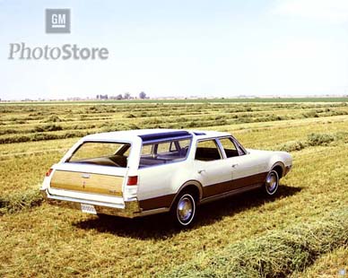 Oldsmobile Cutlass Vista Cruiser wagon