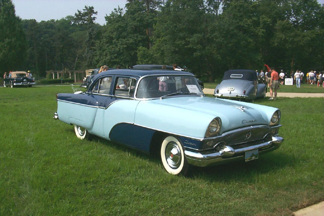 Packard Deluxe Clipper 4-dr Sedan