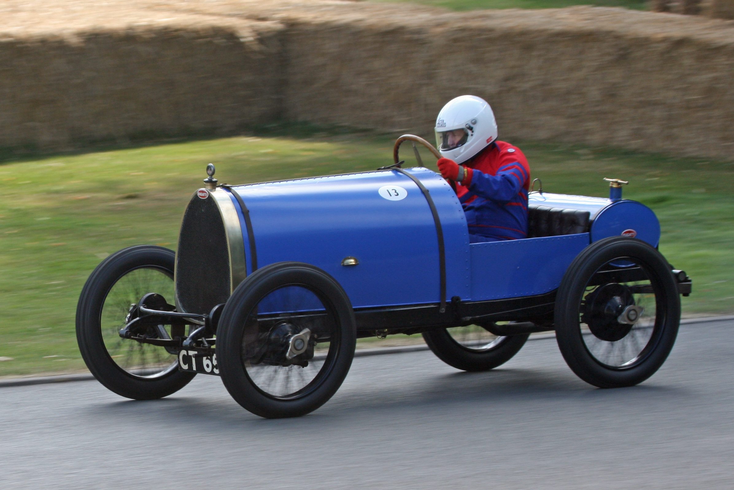 Какая лучше первая машина. Bugatti Type 13. Bugatti Type 13 автомобили Bugatti. Бугатти 1921. 1 Автомобиль Бугатти.
