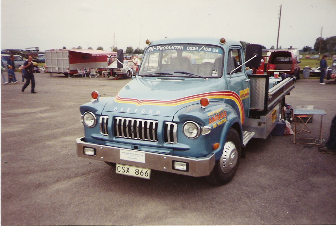 Bedford J2L2-57