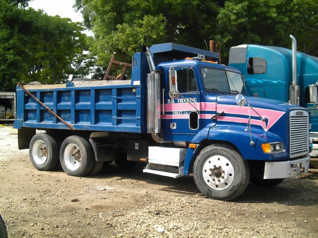 Freightliner FLD112