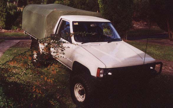 Toyota Hilux X-CAB 4 WD DLX