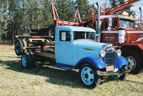 Maple Leaf Truck