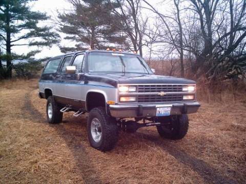 Chevrolet Suburban LT 4X4