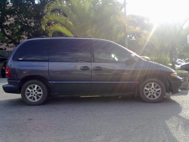 Chrysler Caravan LE 33