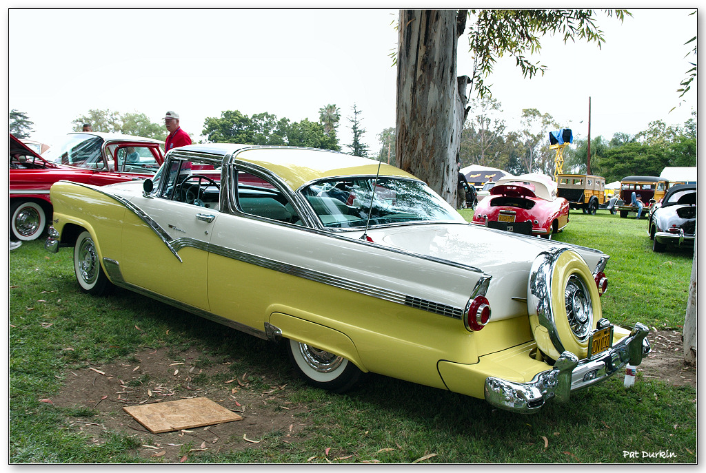 Ford Fairlane Crown Victoria Skyliner