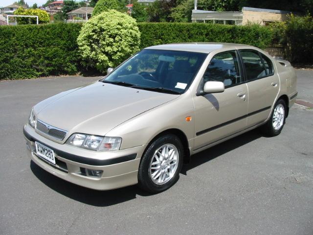 Nissan Primera 20 GXE