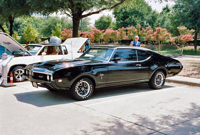 Oldsmobile Cutlass Salon coupe