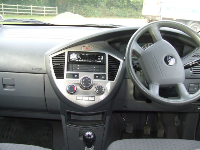 Kia Carens 20 LX