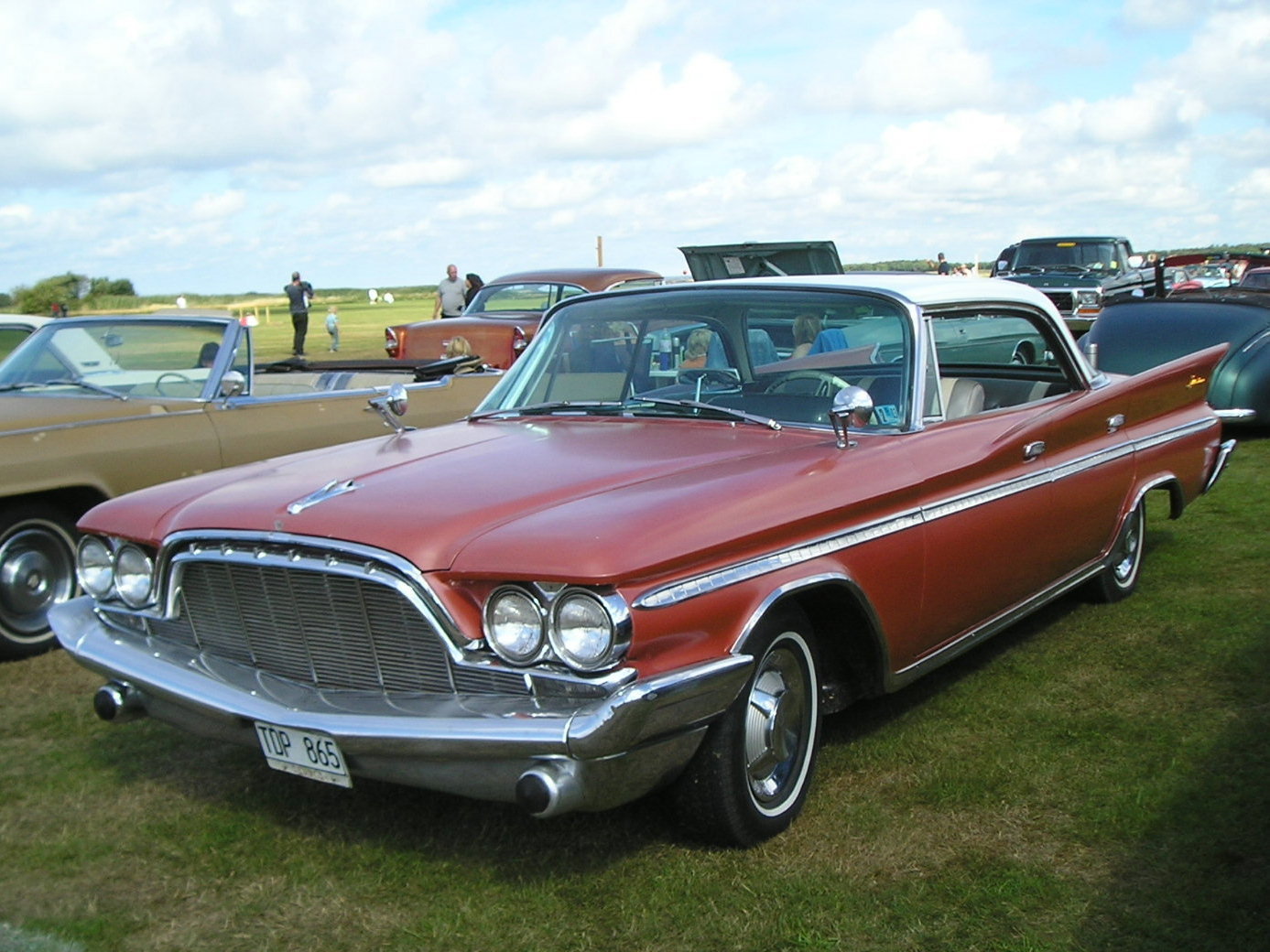 De Soto Adventurer 4dr HT sedan