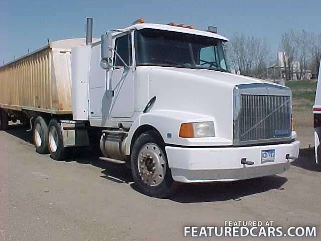 WhiteGMC WIA64T