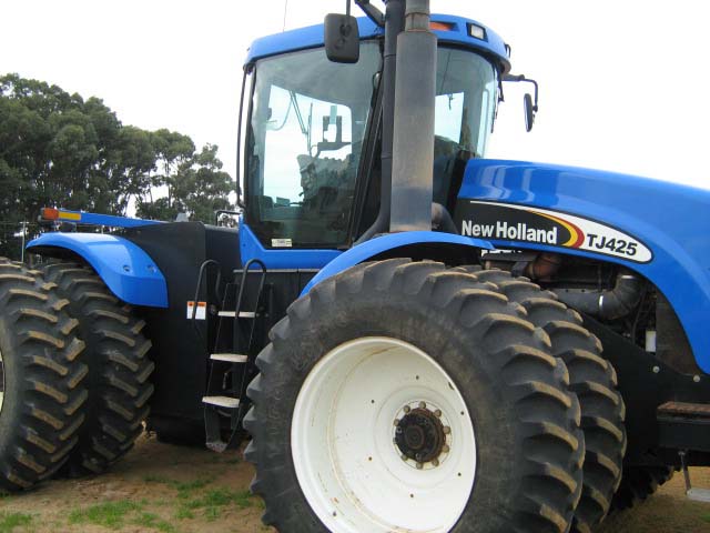 New Holland TJ425