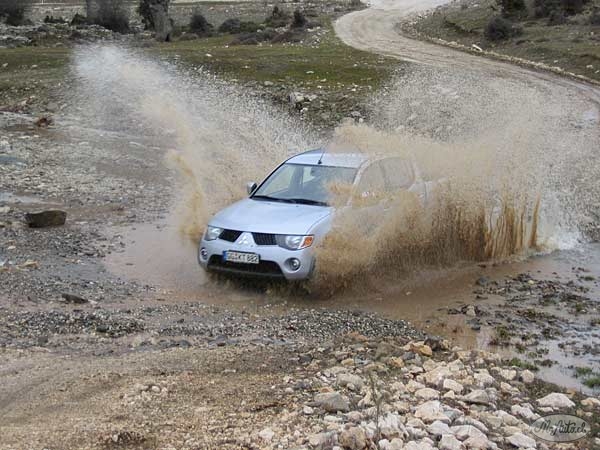 Mitsubishi L200 CRS 25 Di-D Crew Cab