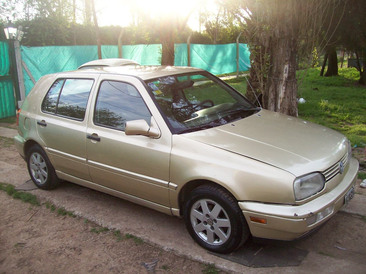 Volkswagen Golf GL 18