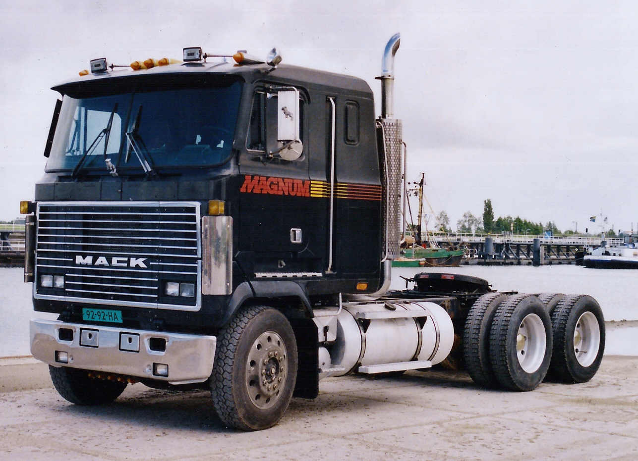 Mack MH 613