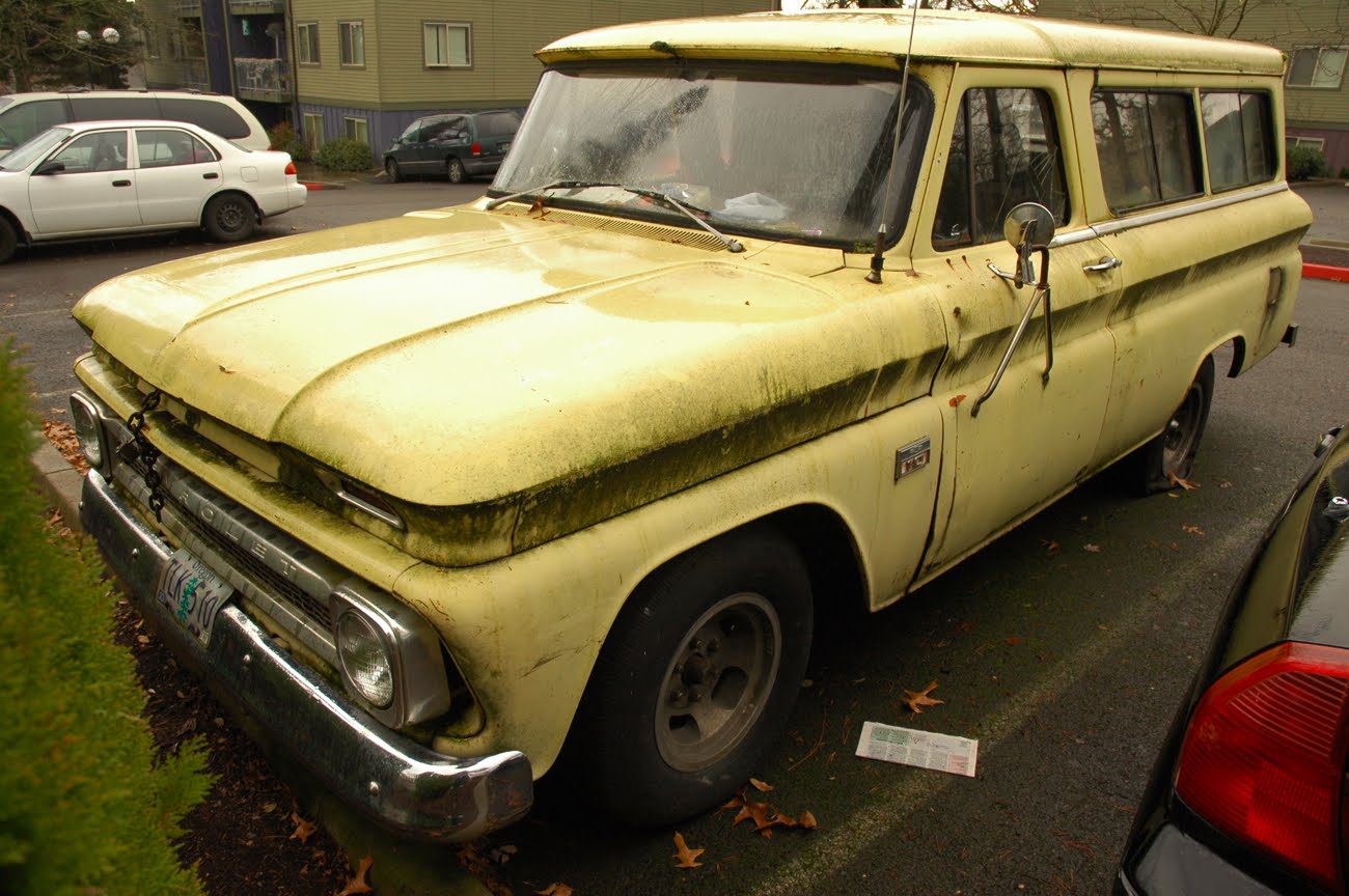 Chevrolet Suburban 8-door