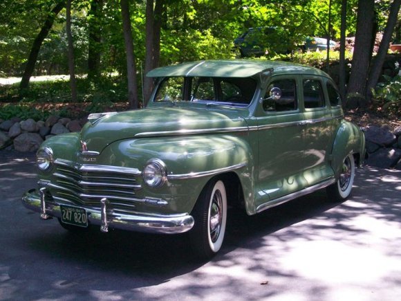 Plymouth Deluxe coupe