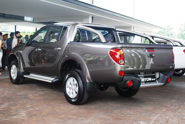 Mitsubishi Triton 32 V6