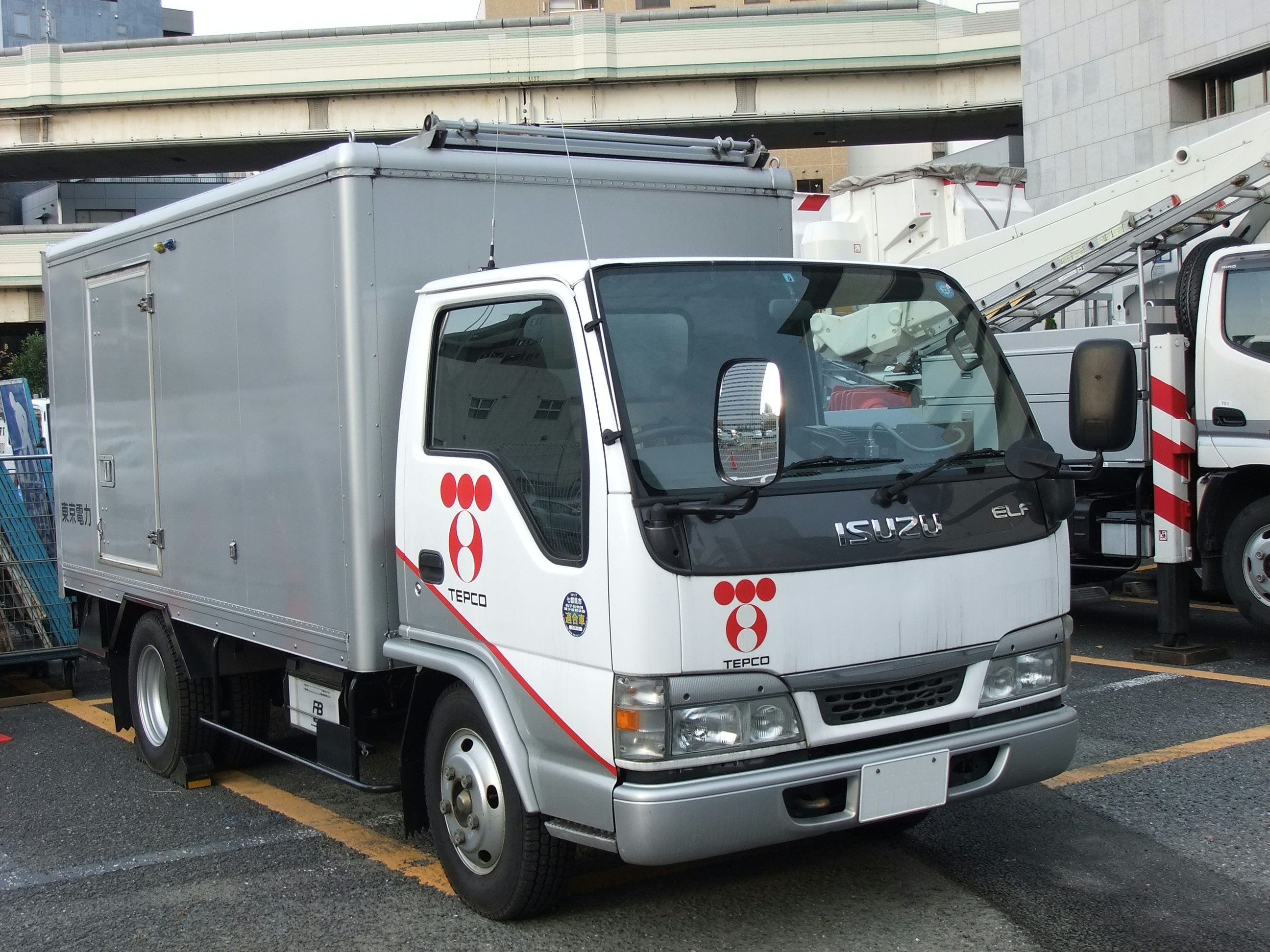 Isuzu ELF NPR61