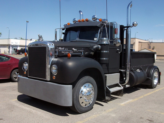 Mack B75