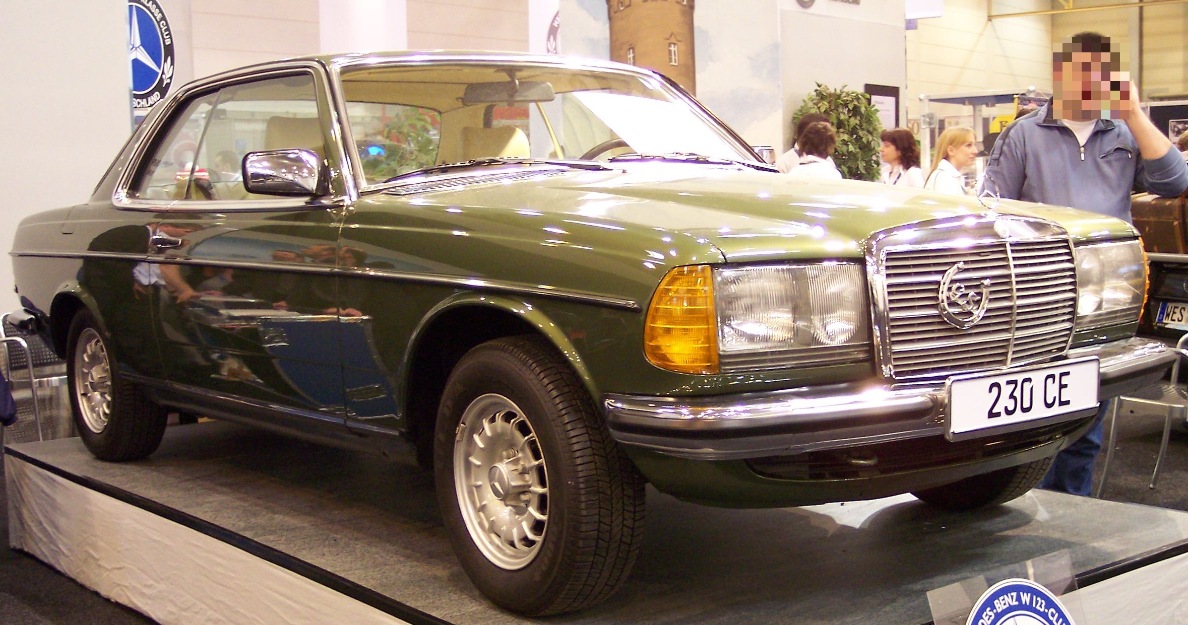 Mercedes-Benz 230