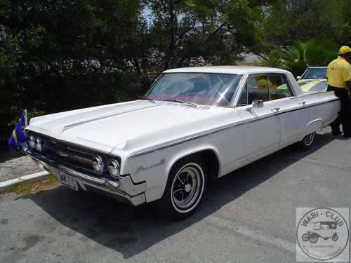 Oldsmobile Dynamic 88 Holiday 4dr