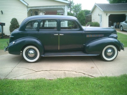 Chevrolet Master Deluxe 4-dr Sedan