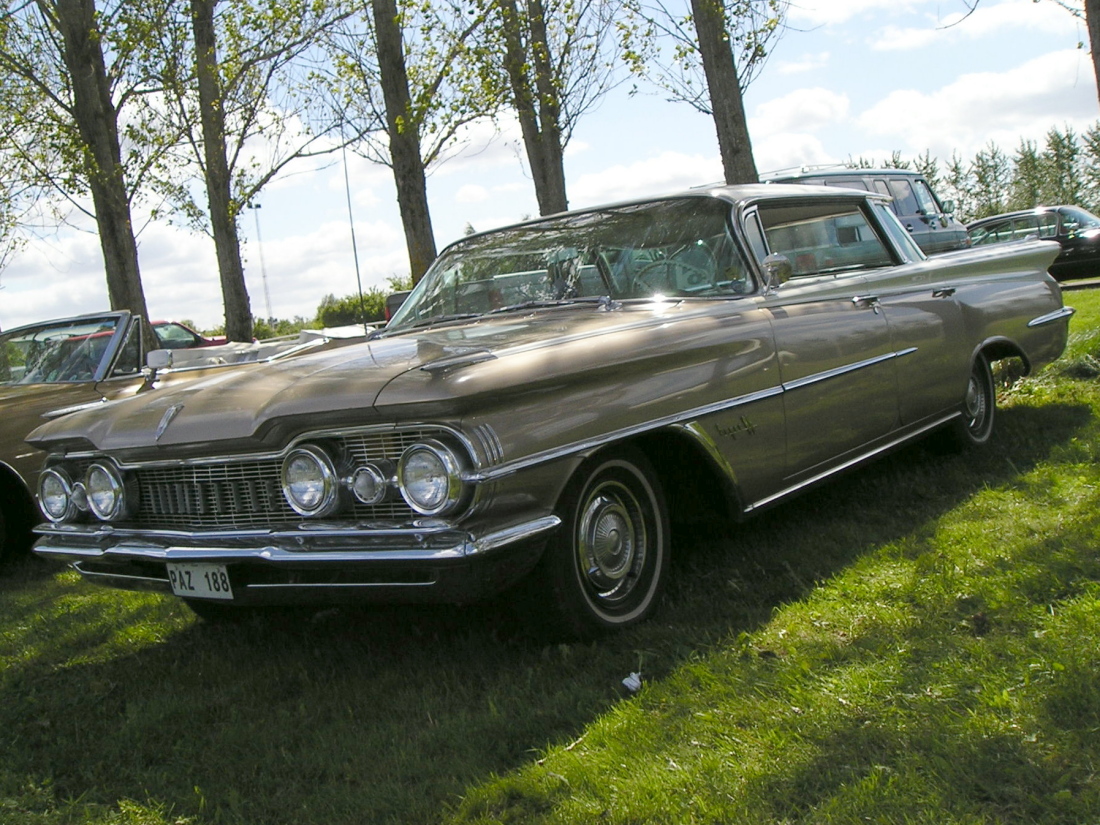 Oldsmobile Super 88 4dr HT