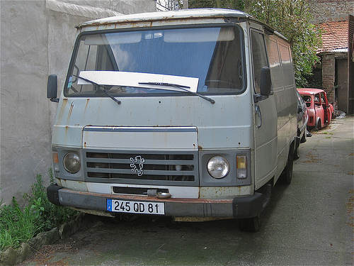 Peugeot J9 van
