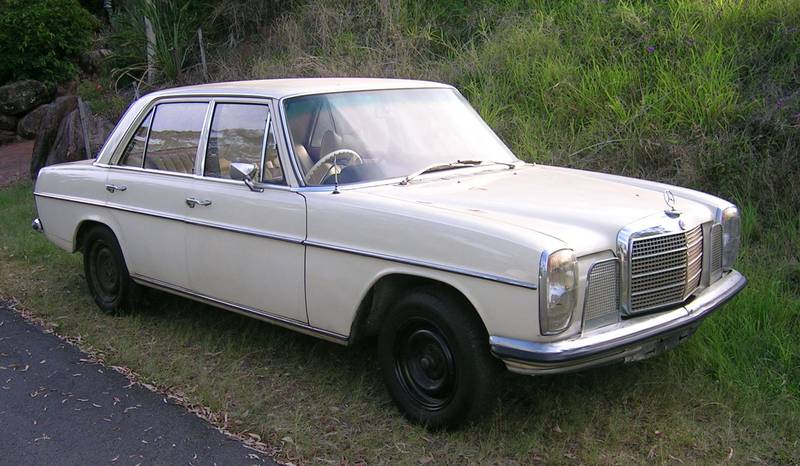 Mercedes-Benz 200 Sedan