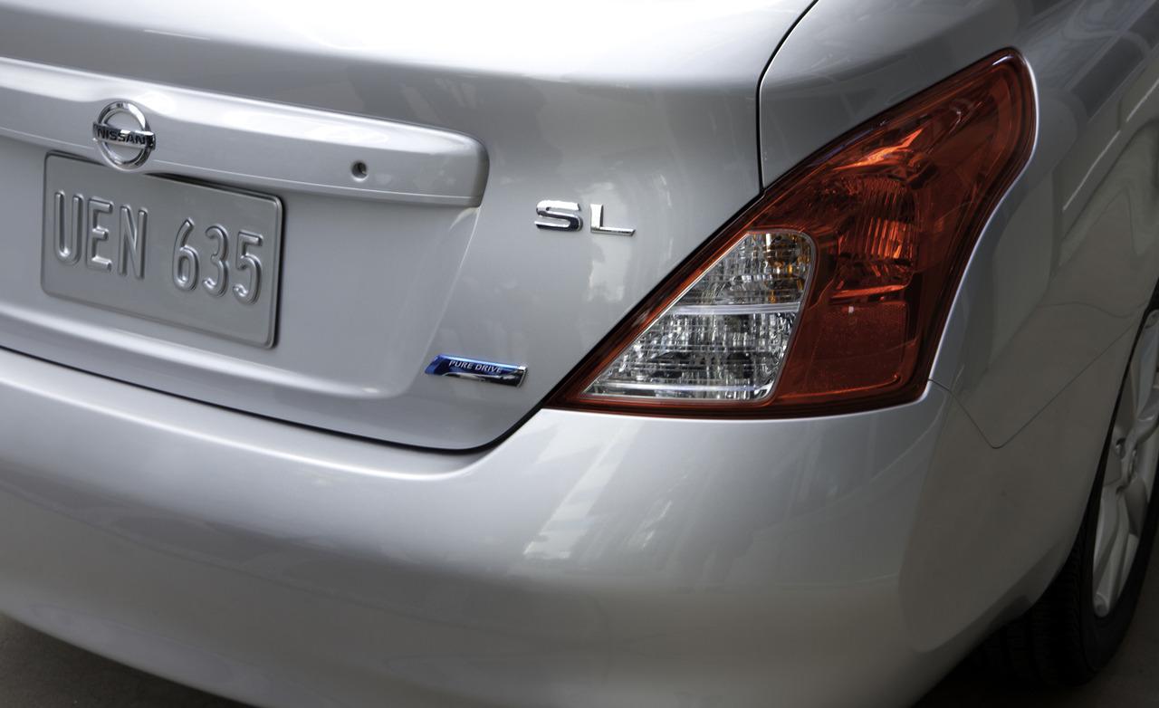 Nissan Tiida SL 16 Sedan Nissan Tiida SL 16 Sedan