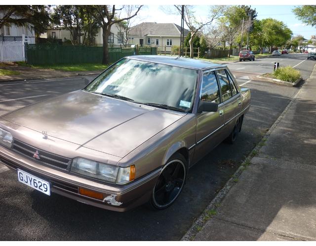 Mitsubishi Sigma Super Saloon