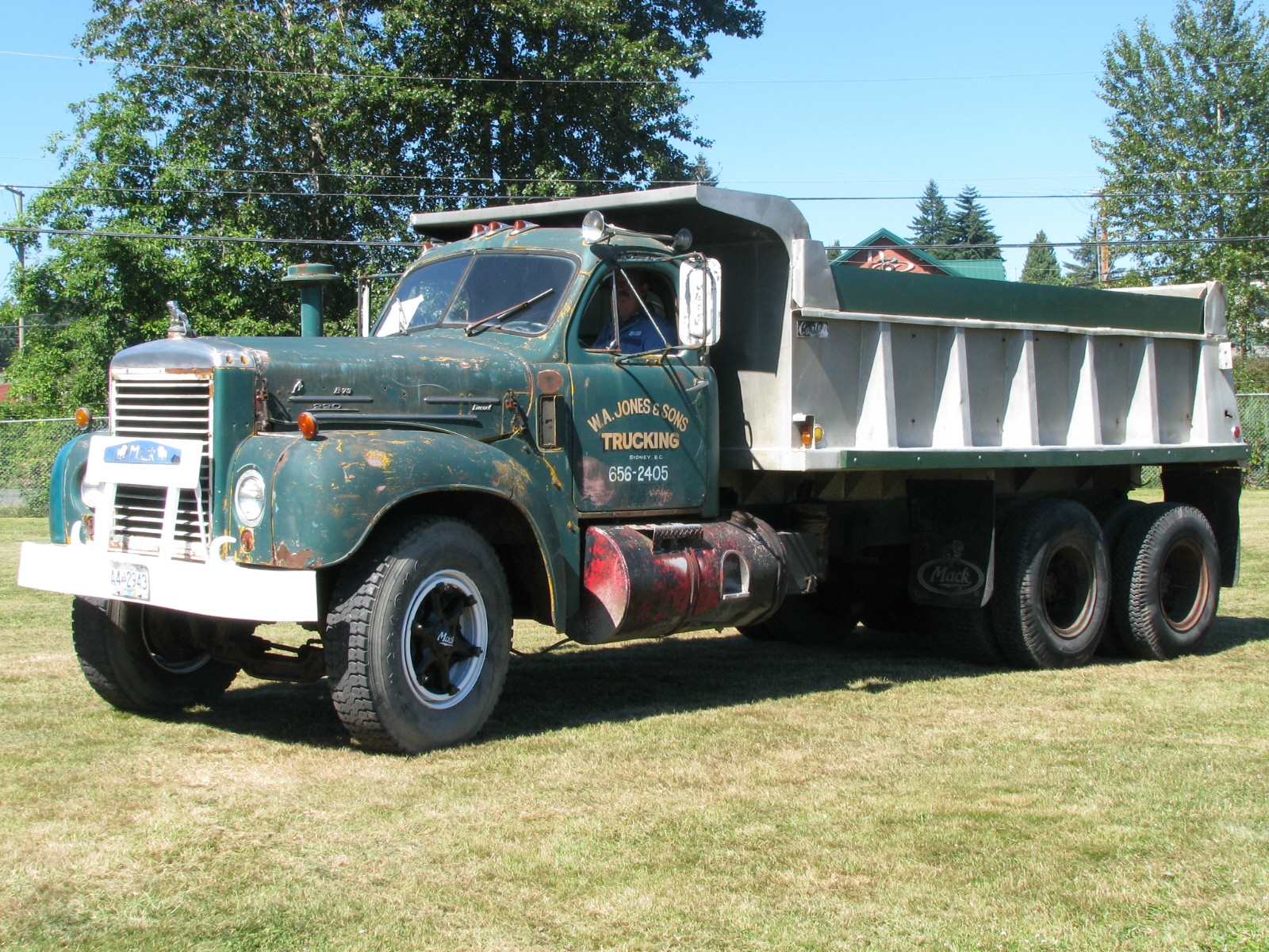 Mack B75