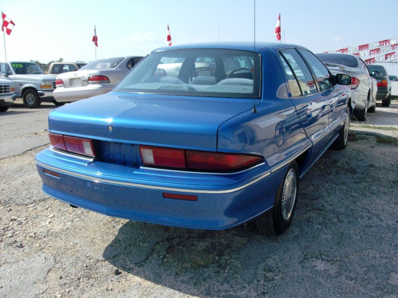 Buick Skylark Custom HT sedan