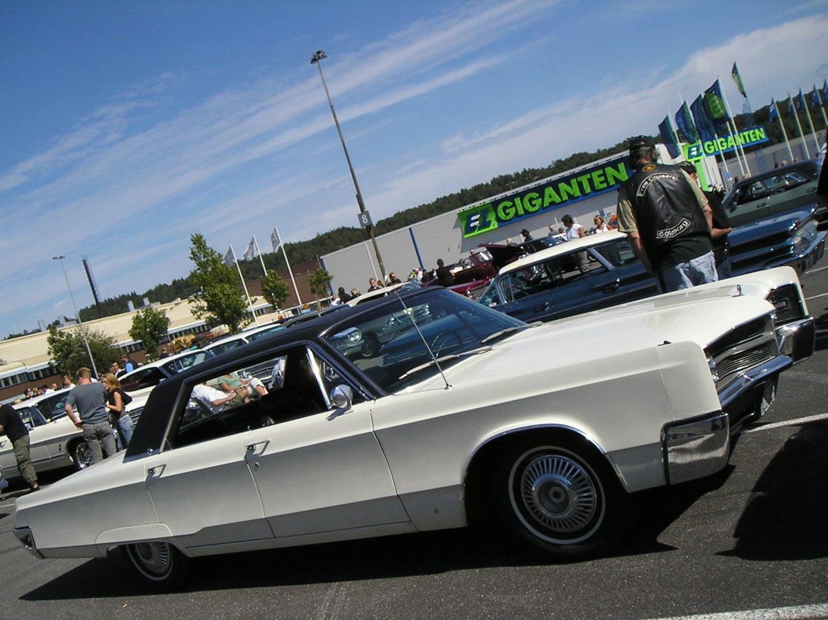 Chrysler Saratoga 4dr Chrysler Saratoga 4dr