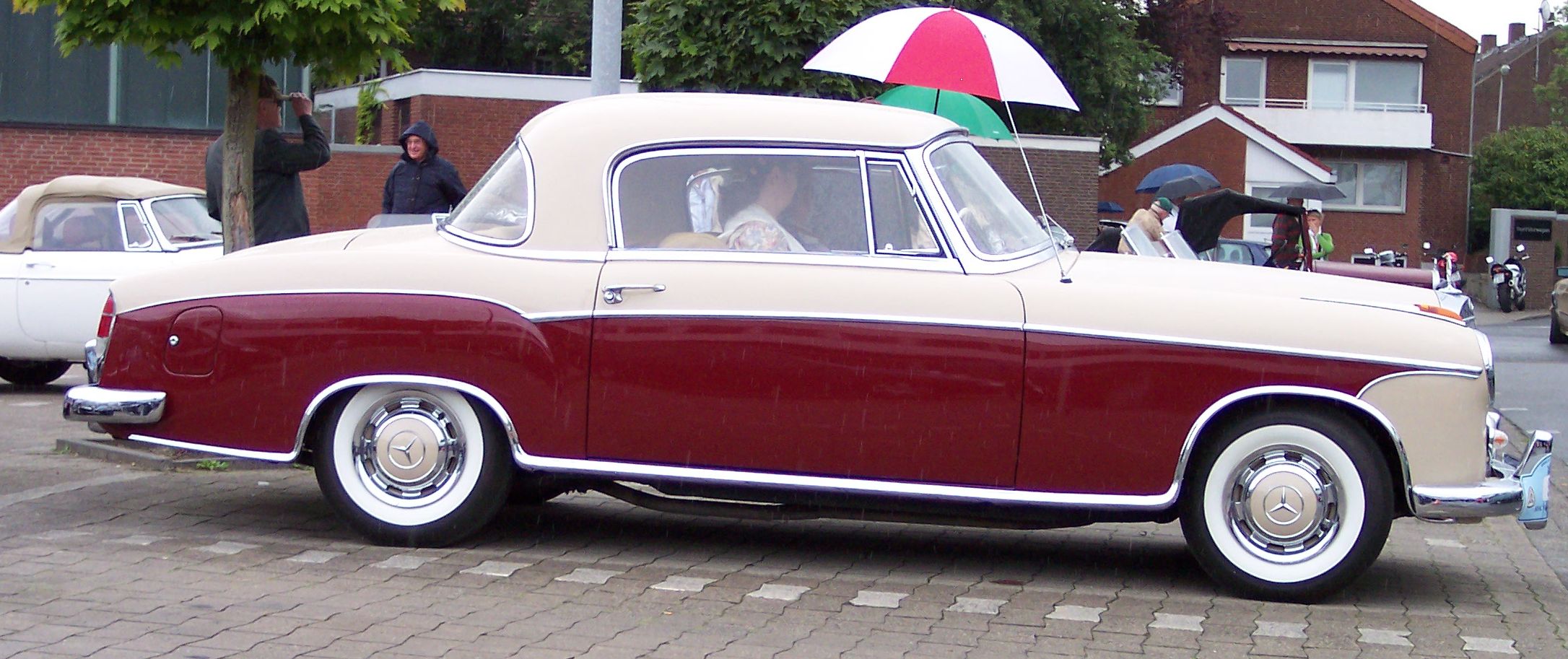 Mercedes-Benz 220 SE